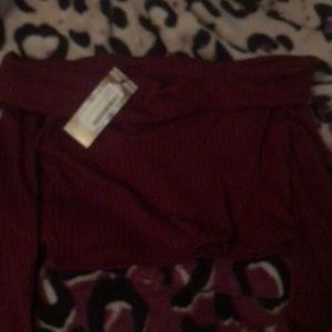 Long sleeve crop top.